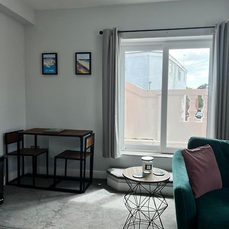 Bright, First Floor, One Bedroom Flat In Wimborne Wimborne Minster Extérieur photo