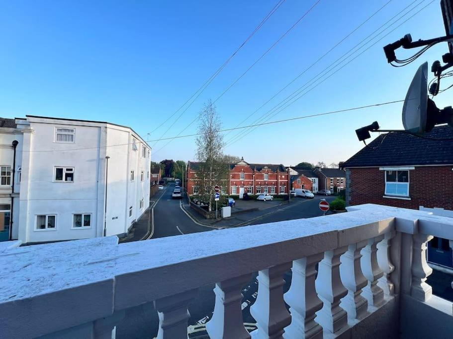 Bright, First Floor, One Bedroom Flat In Wimborne Wimborne Minster Extérieur photo