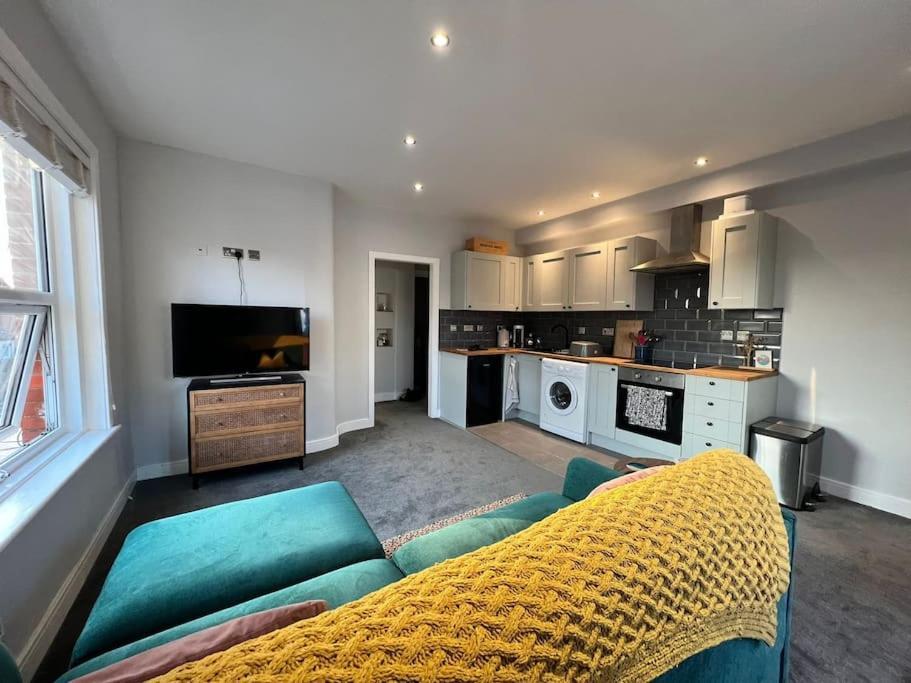 Bright, First Floor, One Bedroom Flat In Wimborne Wimborne Minster Extérieur photo