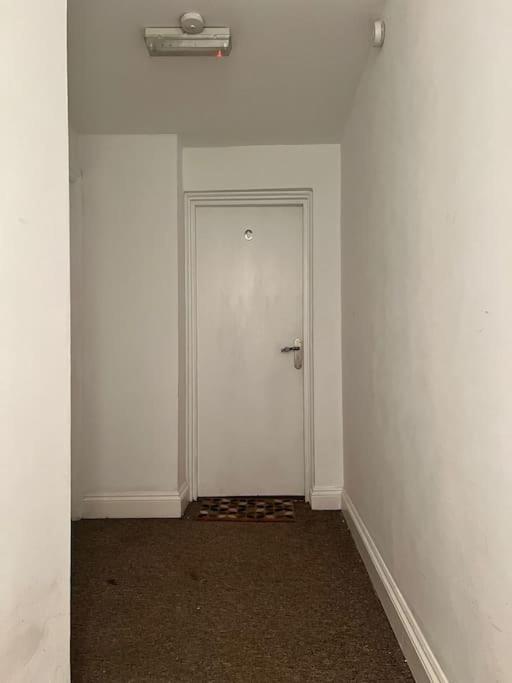 Bright, First Floor, One Bedroom Flat In Wimborne Wimborne Minster Extérieur photo