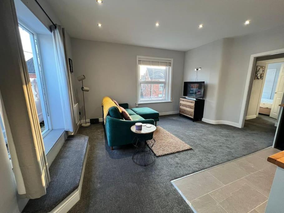 Bright, First Floor, One Bedroom Flat In Wimborne Wimborne Minster Extérieur photo