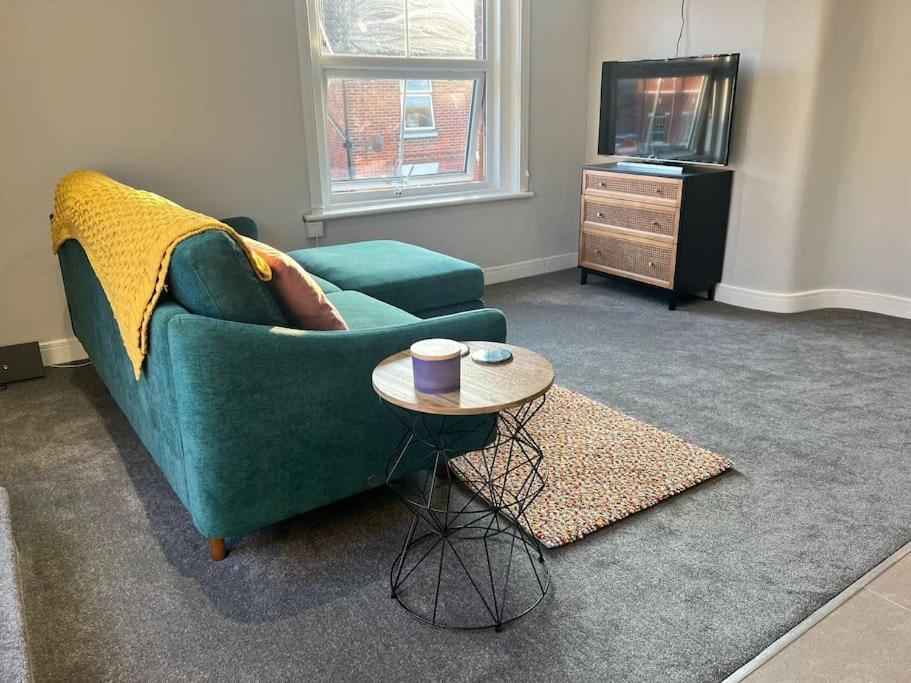 Bright, First Floor, One Bedroom Flat In Wimborne Wimborne Minster Extérieur photo