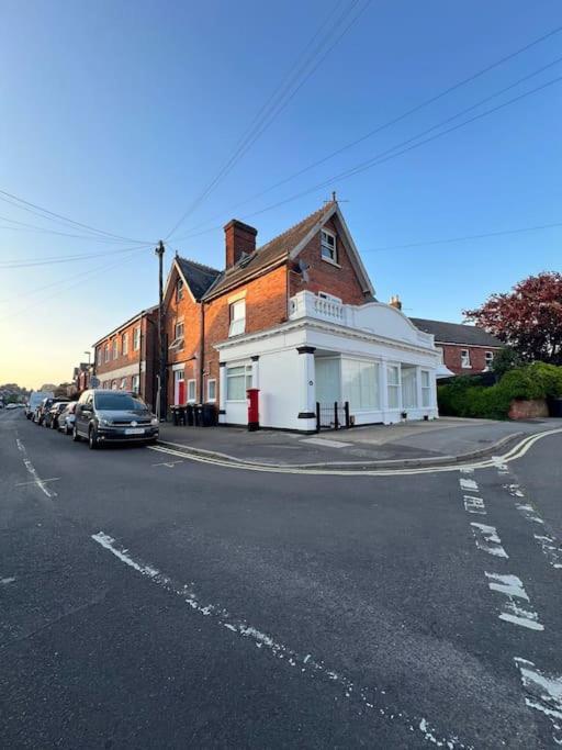 Bright, First Floor, One Bedroom Flat In Wimborne Wimborne Minster Extérieur photo