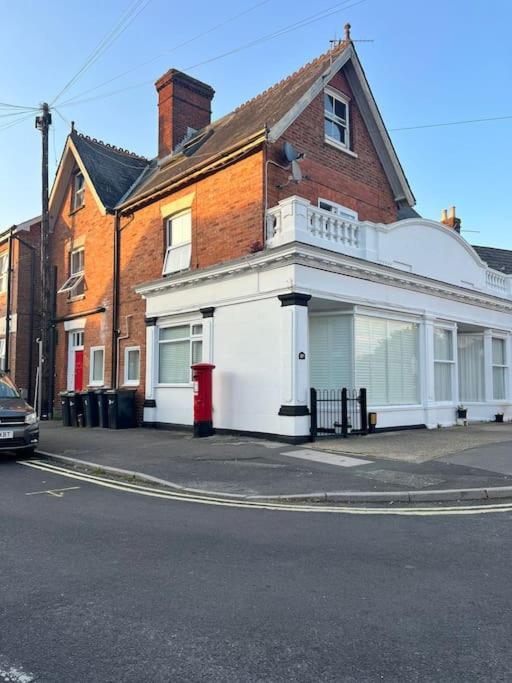 Bright, First Floor, One Bedroom Flat In Wimborne Wimborne Minster Extérieur photo
